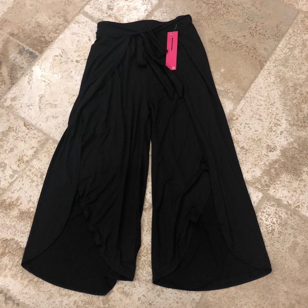 NWT Cute Flowy Style Pants With Slits